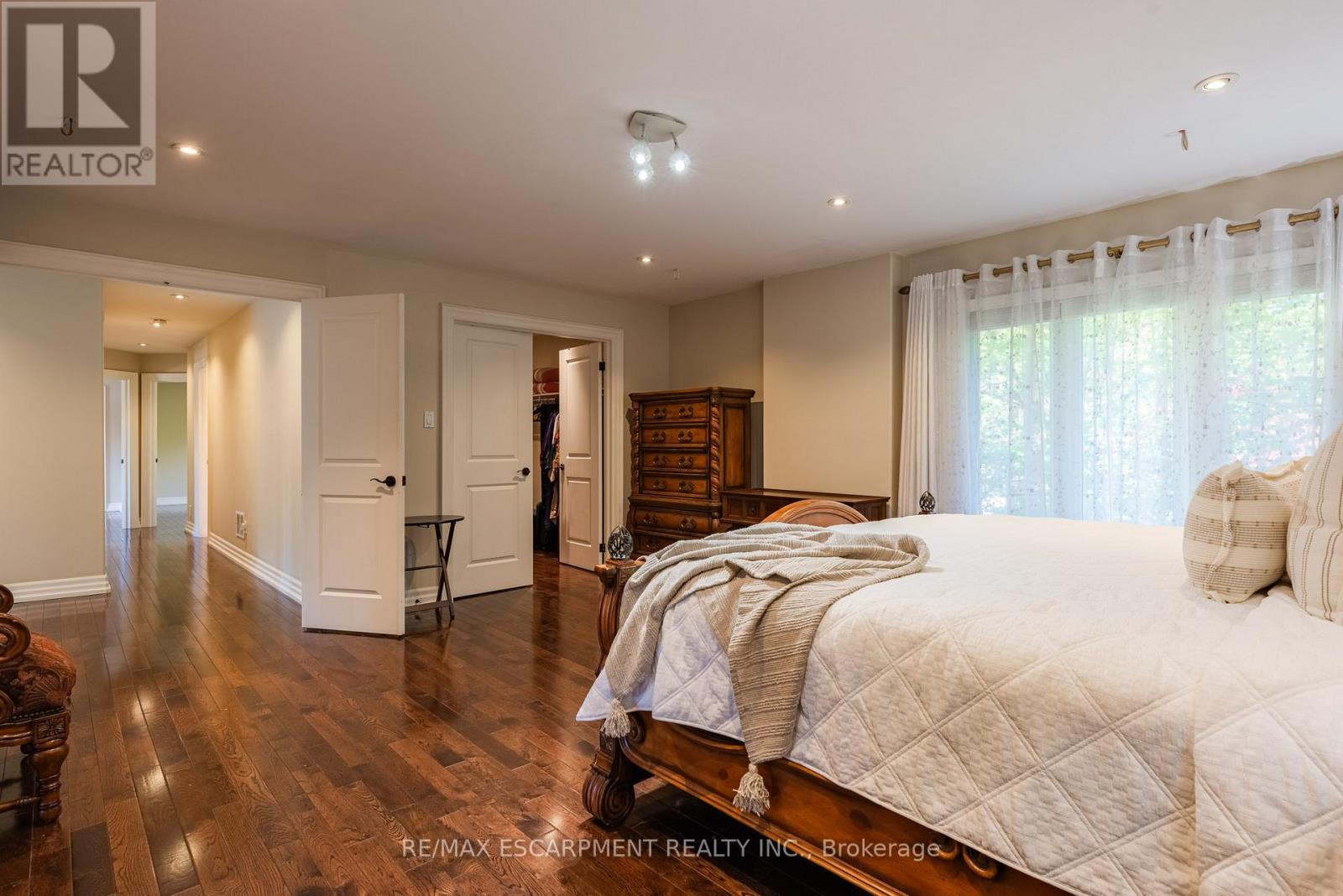 1034 Lakeshore Road W, Mississauga, Ontario  L5H 4E8 - Photo 28 - W12472428
