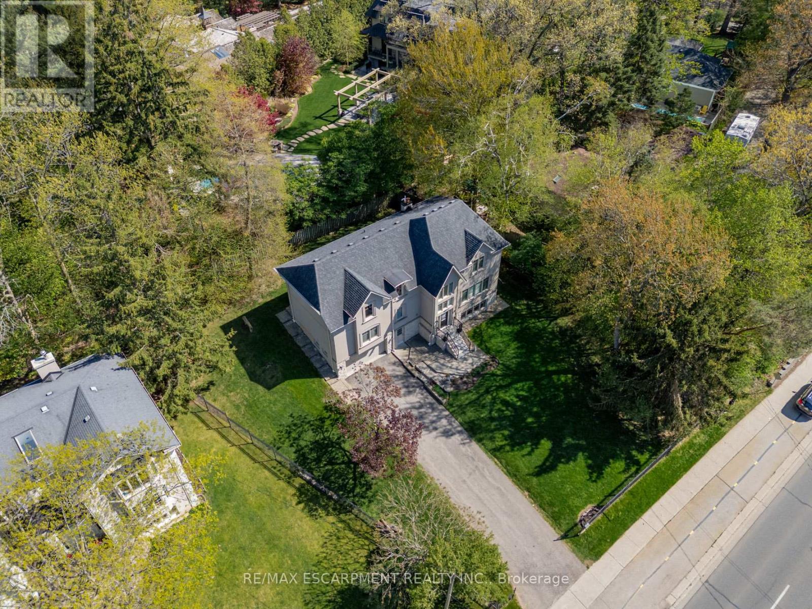 1034 Lakeshore Road W, Mississauga, Ontario  L5H 4E8 - Photo 43 - W12472428