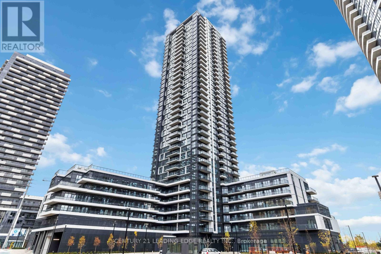 15 Watergarden Drive, Mississauga, Ontario  L5R 0H4 - Photo 2 - W12472456