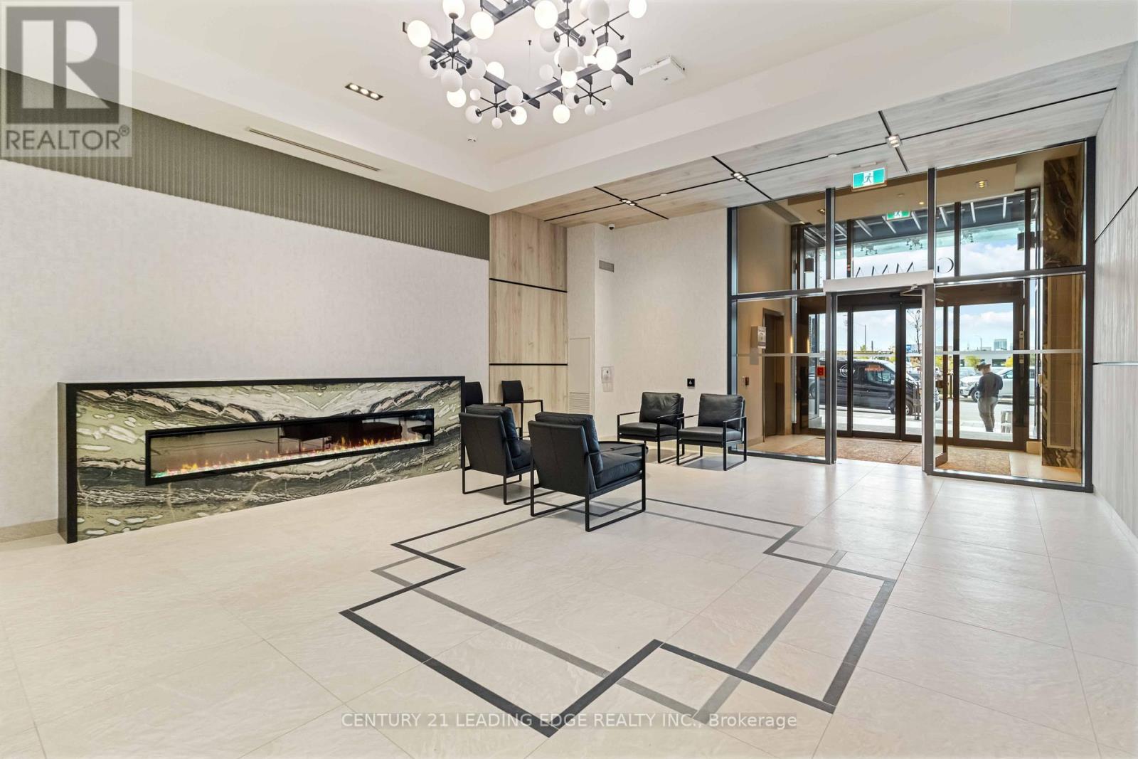 15 Watergarden Drive, Mississauga, Ontario  L5R 0H4 - Photo 4 - W12472456