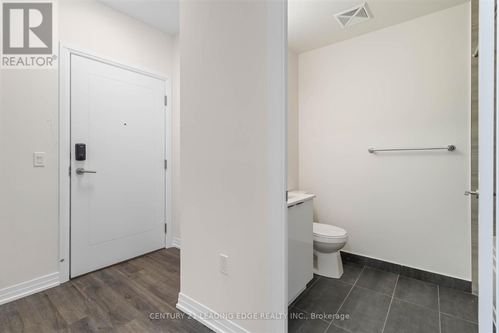 15 Watergarden Drive, Mississauga, Ontario  L5R 0H4 - Photo 6 - W12472456