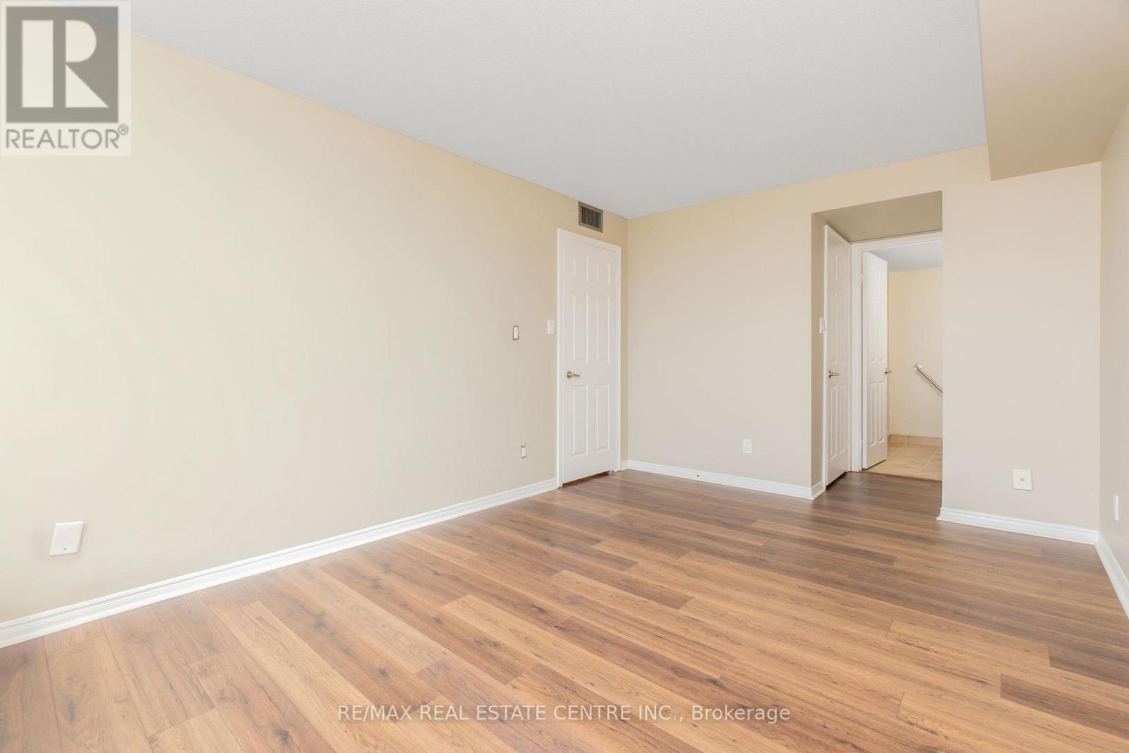 502 - 880 Dundas Street W, Mississauga (Erindale), Ontario  L5C 4H3 - Photo 14 - W12472482
