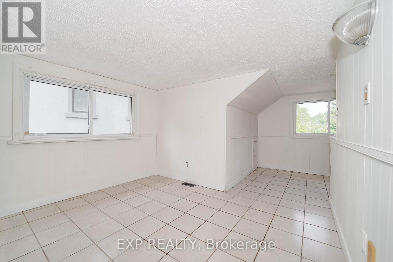 1331 St. James Avenue, Mississauga, Ontario  L5E 1J3 - Photo 26 - W12472509