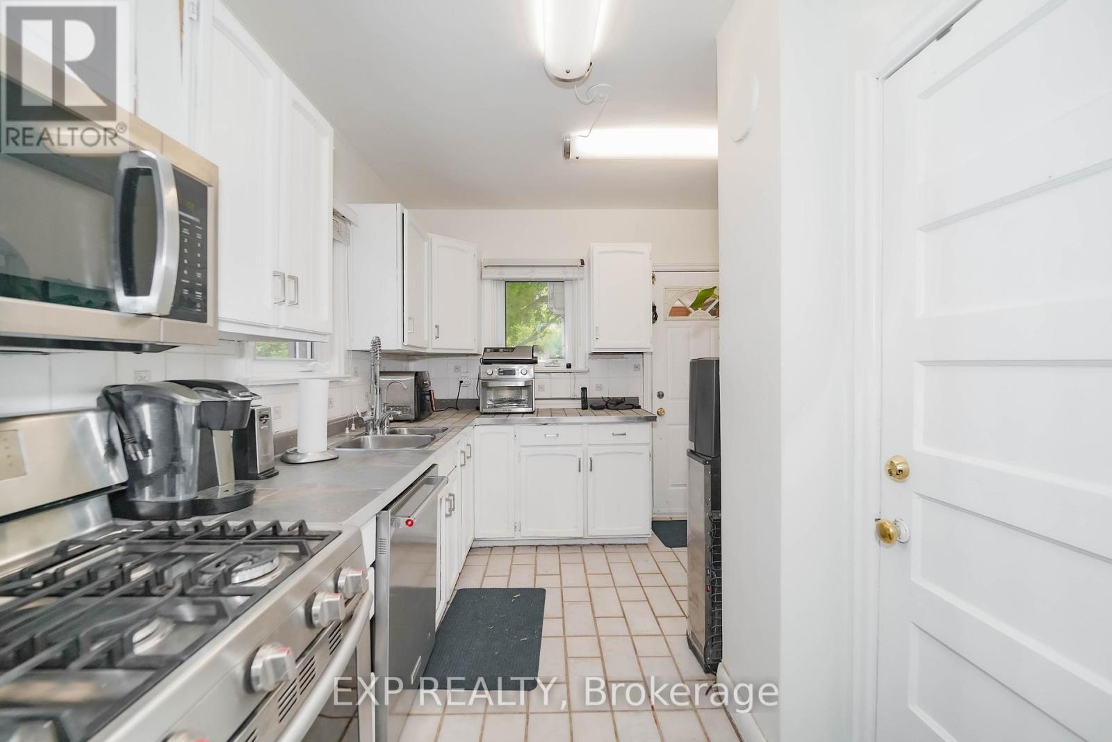 1331 St. James Avenue, Mississauga, Ontario  L5E 1J3 - Photo 27 - W12472509