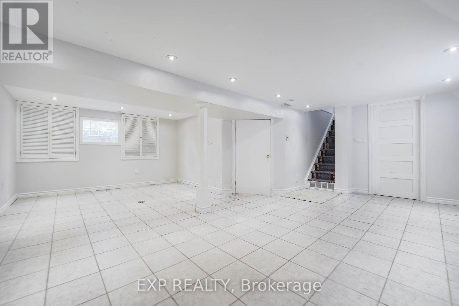 1331 St. James Avenue, Mississauga, Ontario  L5E 1J3 - Photo 39 - W12472509