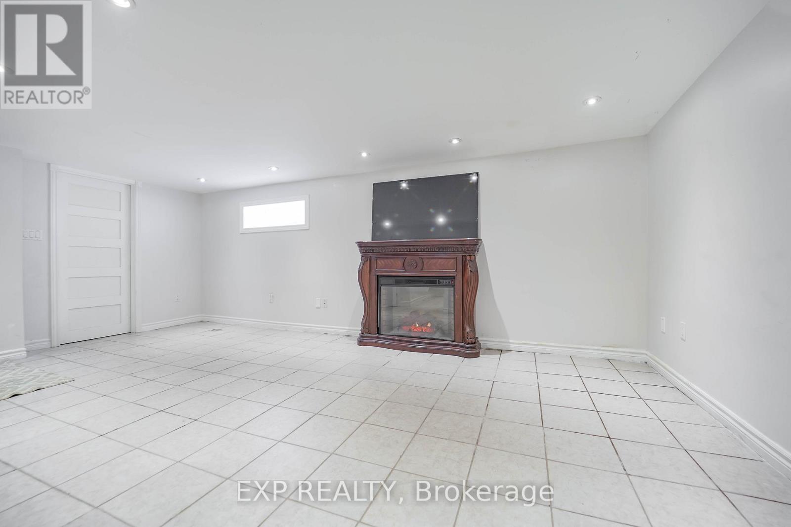 1331 St. James Avenue, Mississauga, Ontario  L5E 1J3 - Photo 40 - W12472509