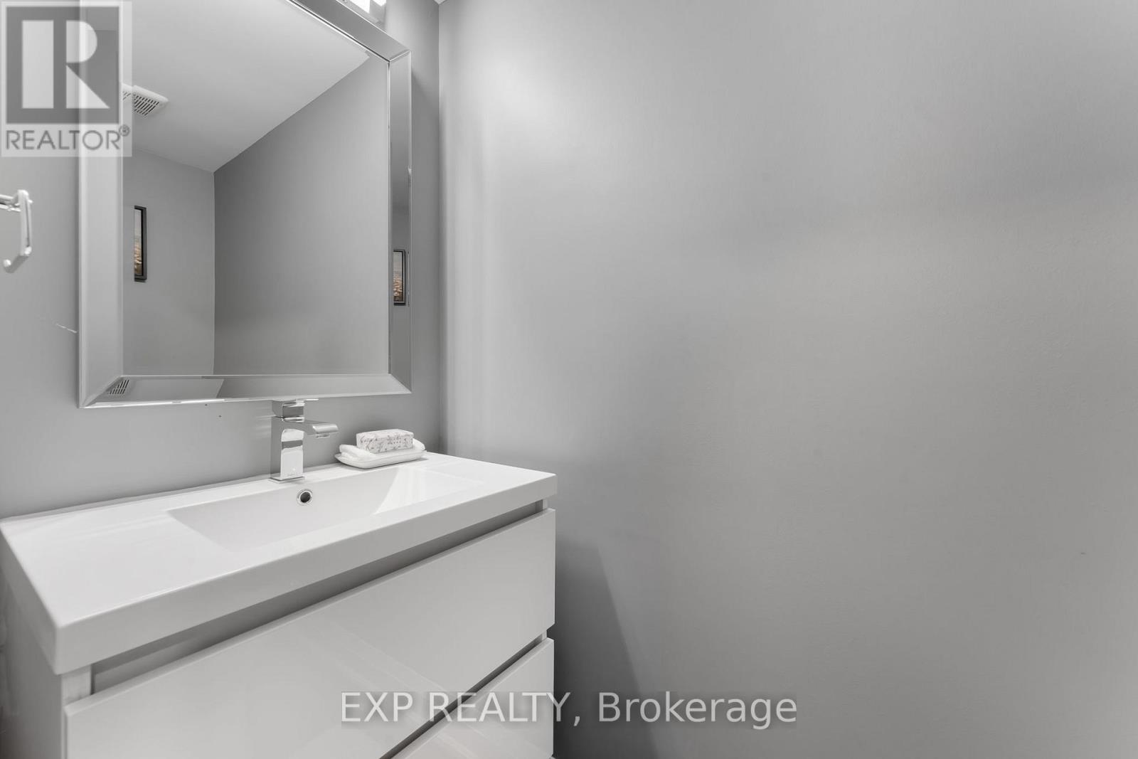 226 Shoreacres Road, Burlington, Ontario  L7L 2H2 - Photo 22 - W12472510