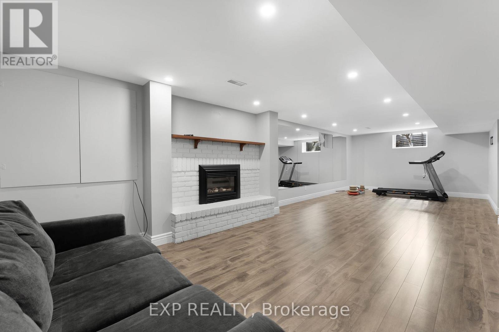 226 Shoreacres Road, Burlington, Ontario  L7L 2H2 - Photo 35 - W12472510