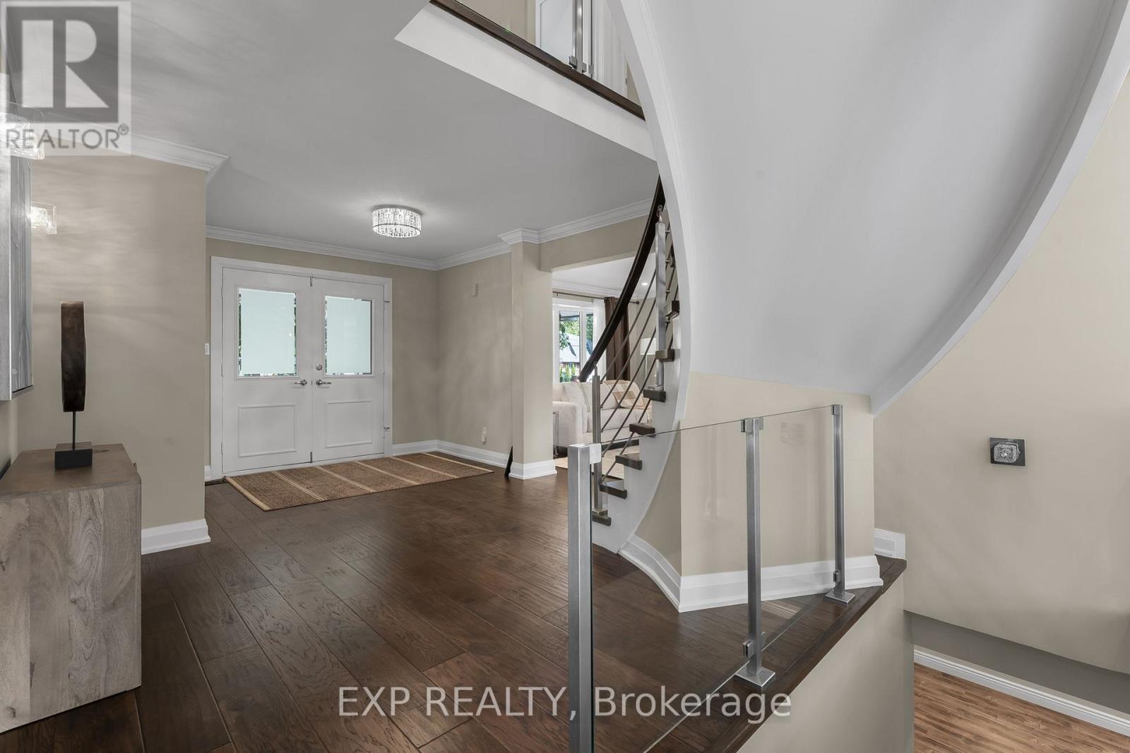 226 Shoreacres Road, Burlington, Ontario  L7L 2H2 - Photo 5 - W12472510