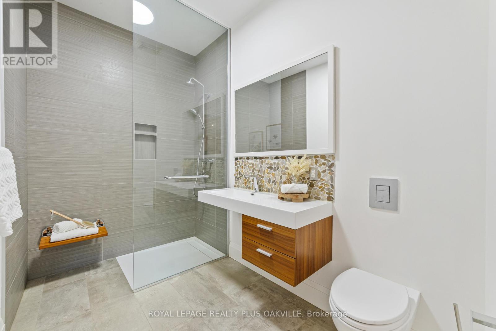1207 Stirling Drive, Oakville (Sw Southwest), Ontario  L6L 1E5 - Photo 20 - W12472511