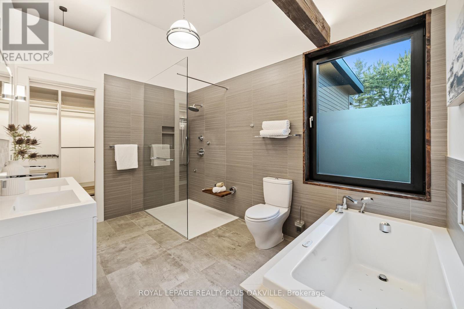 1207 Stirling Drive, Oakville (Sw Southwest), Ontario  L6L 1E5 - Photo 25 - W12472511
