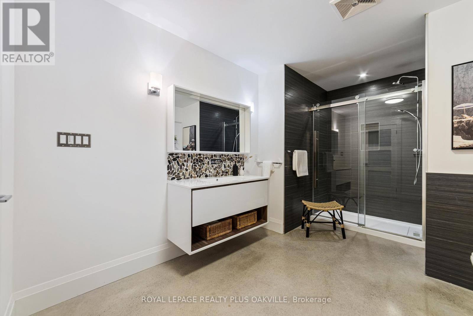 1207 Stirling Drive, Oakville (Sw Southwest), Ontario  L6L 1E5 - Photo 33 - W12472511