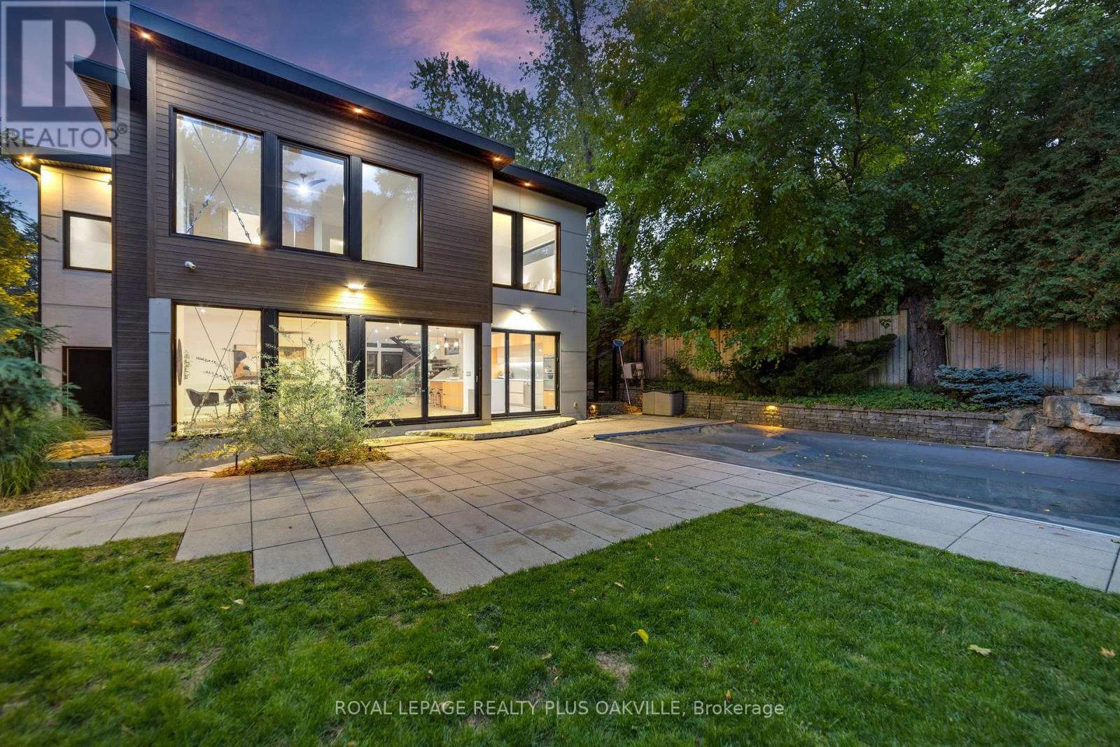 1207 Stirling Drive, Oakville (Sw Southwest), Ontario  L6L 1E5 - Photo 37 - W12472511