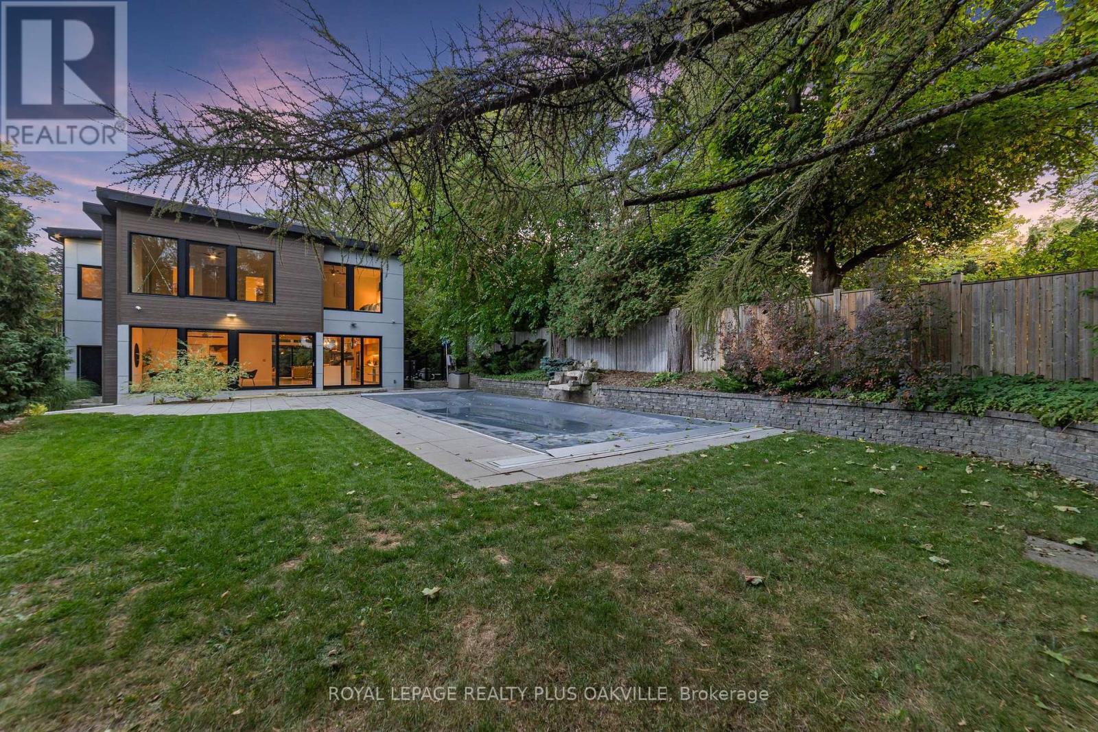 1207 Stirling Drive, Oakville (Sw Southwest), Ontario  L6L 1E5 - Photo 40 - W12472511