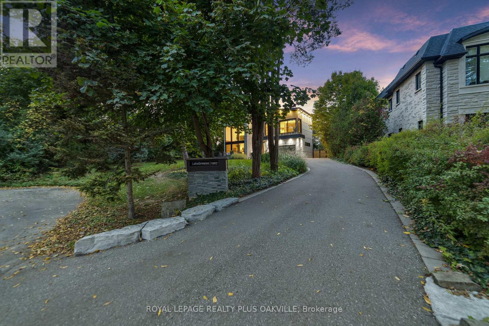 1207 Stirling Drive, Oakville (Sw Southwest), Ontario  L6L 1E5 - Photo 45 - W12472511