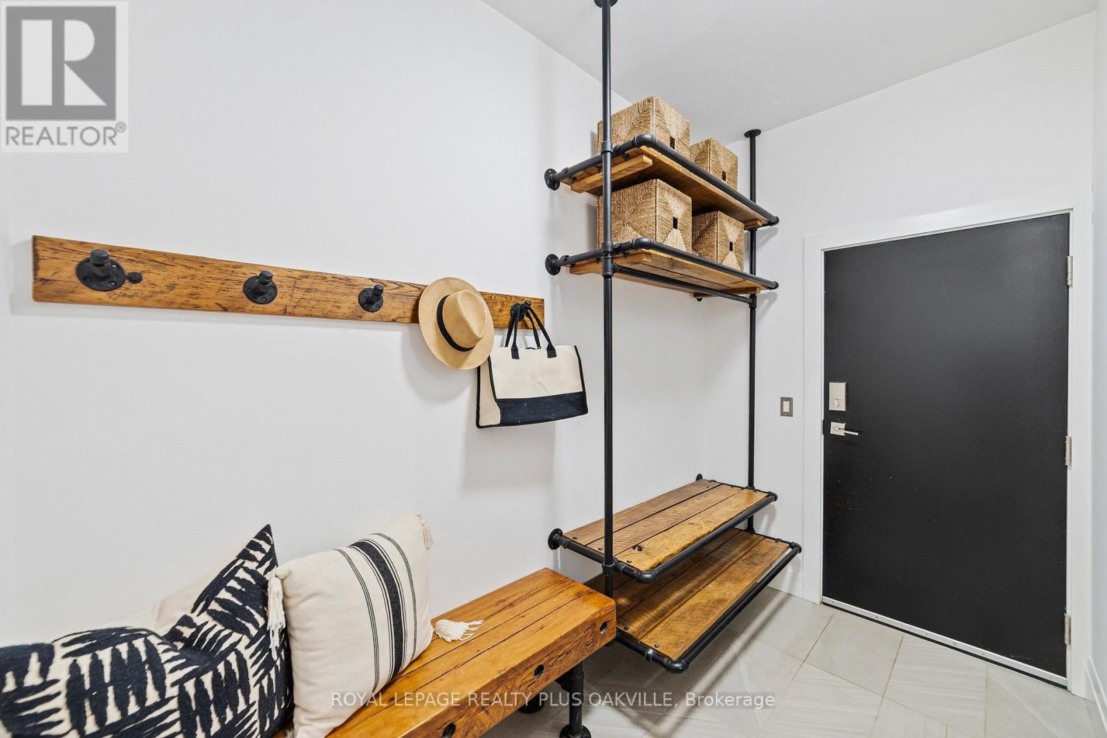 1207 Stirling Drive, Oakville (Sw Southwest), Ontario  L6L 1E5 - Photo 7 - W12472511
