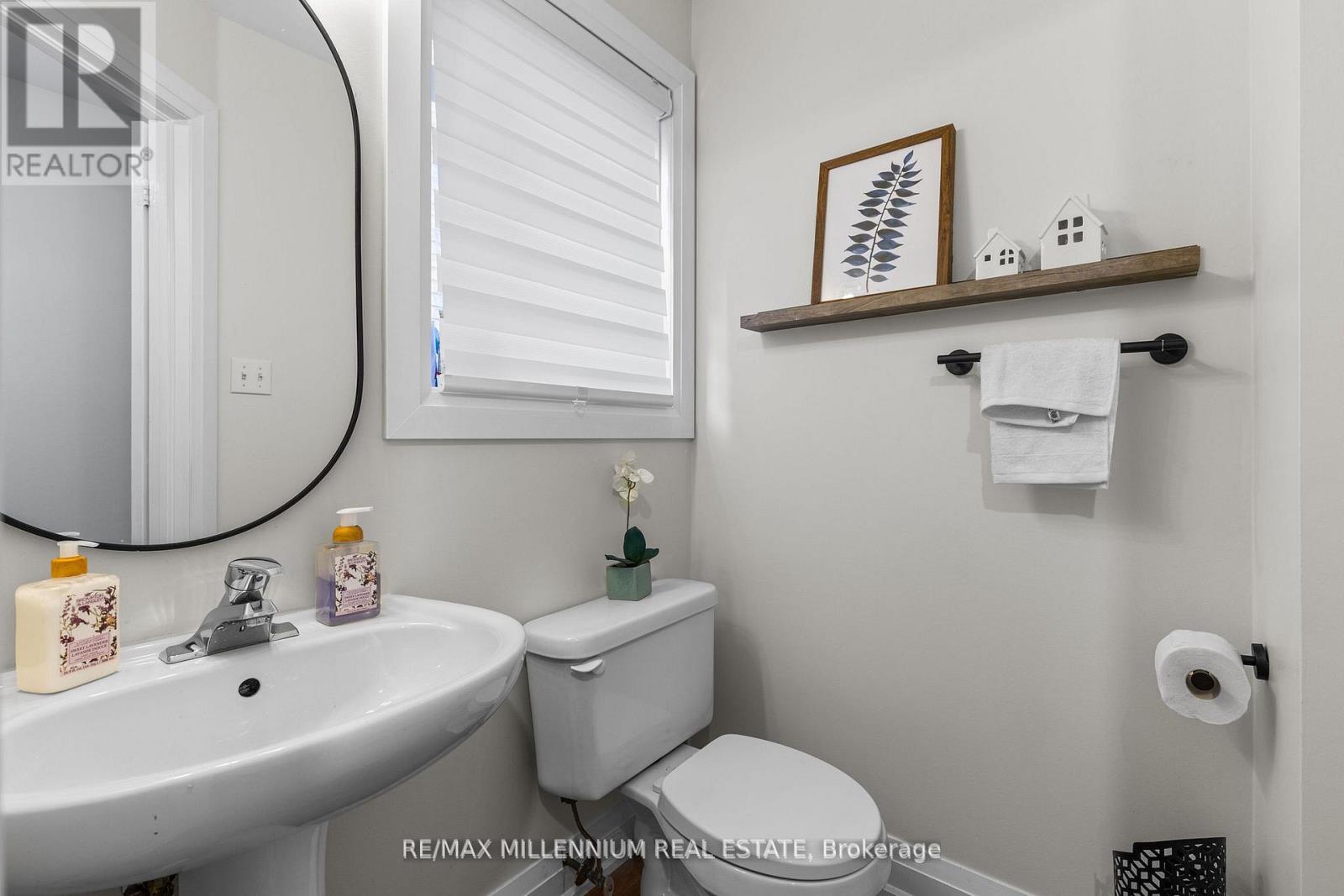 17 Prince Crescent, Brampton (Northwest Sandalwood Parkway), Ontario  L7A 2C9 - Photo 28 - W12472534
