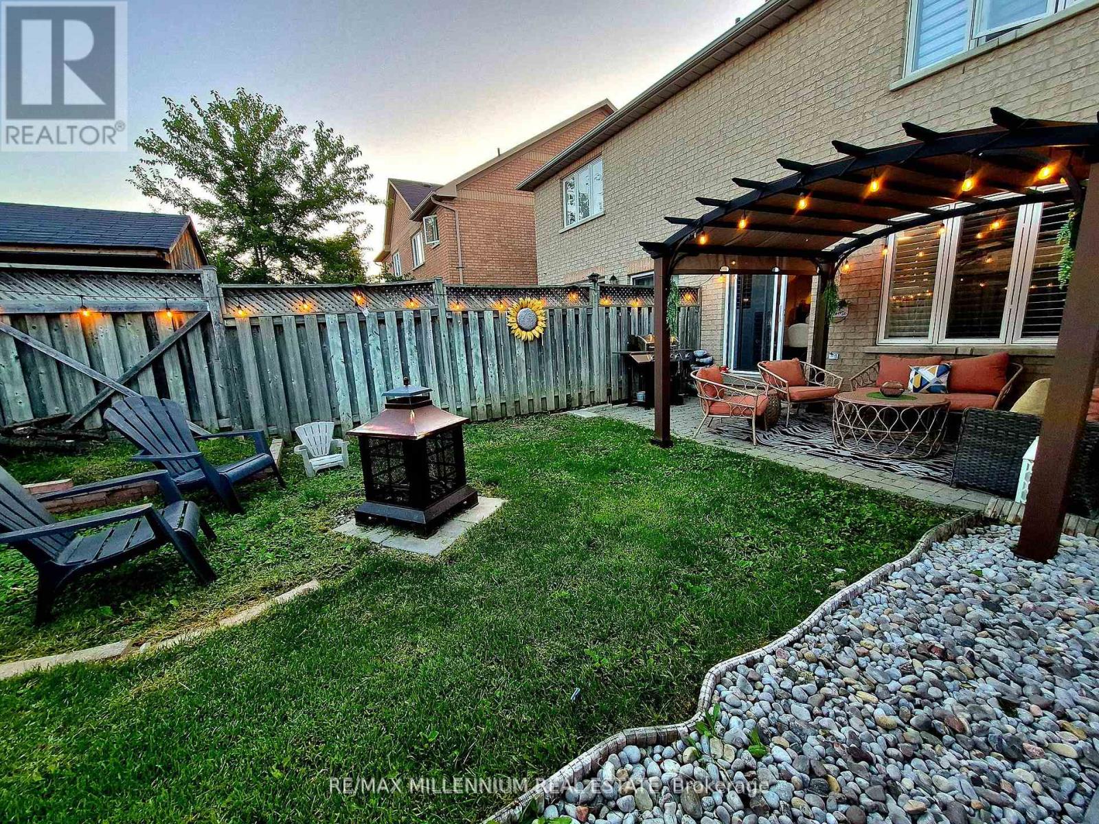 17 Prince Crescent, Brampton (Northwest Sandalwood Parkway), Ontario  L7A 2C9 - Photo 35 - W12472534