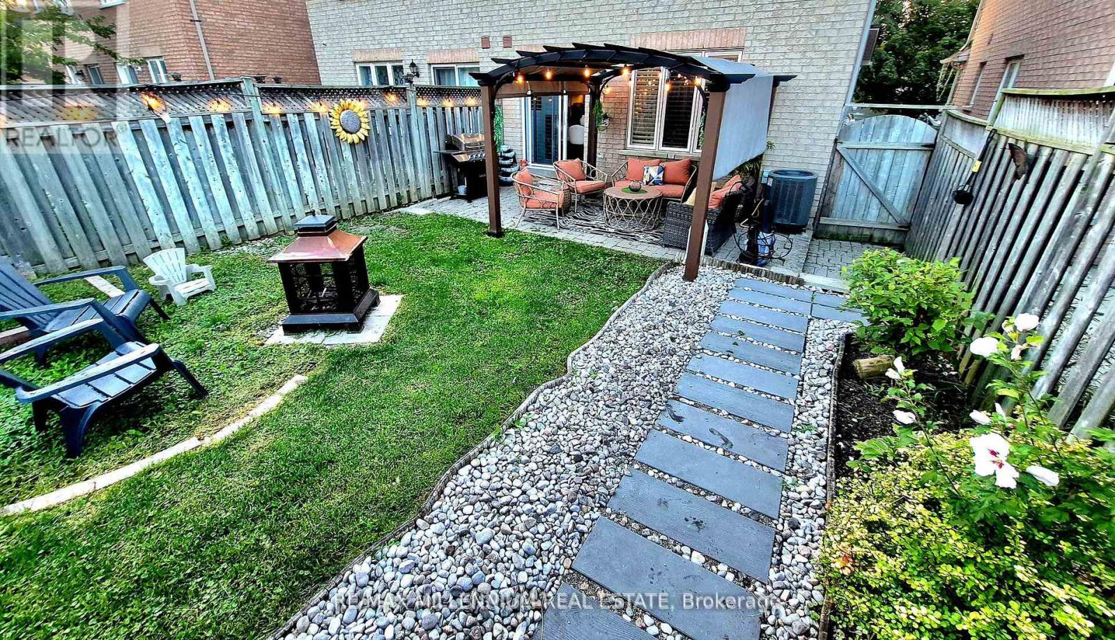 17 Prince Crescent, Brampton (Northwest Sandalwood Parkway), Ontario  L7A 2C9 - Photo 36 - W12472534