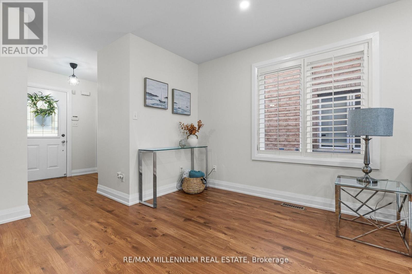 17 Prince Crescent, Brampton (Northwest Sandalwood Parkway), Ontario  L7A 2C9 - Photo 8 - W12472534