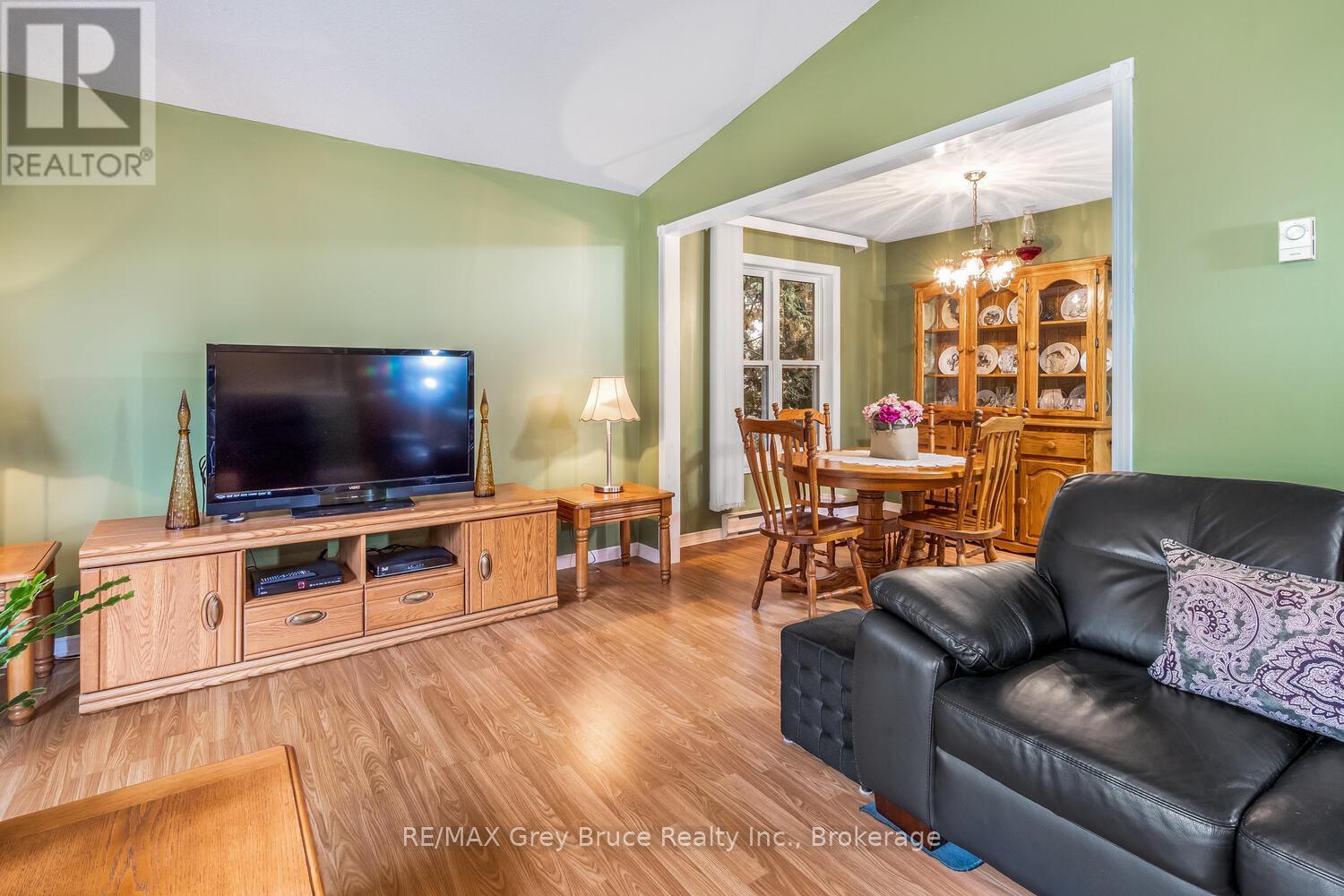 349 Taylor Street, South Bruce Peninsula, Ontario  N0H 2T0 - Photo 10 - X12472562