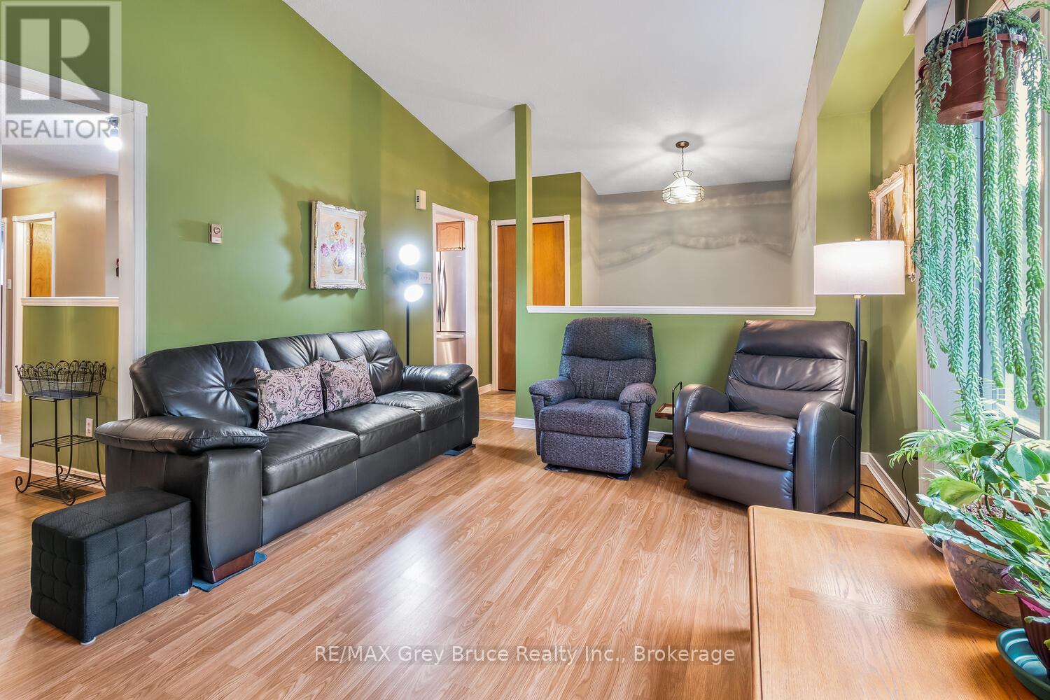 349 Taylor Street, South Bruce Peninsula, Ontario  N0H 2T0 - Photo 11 - X12472562