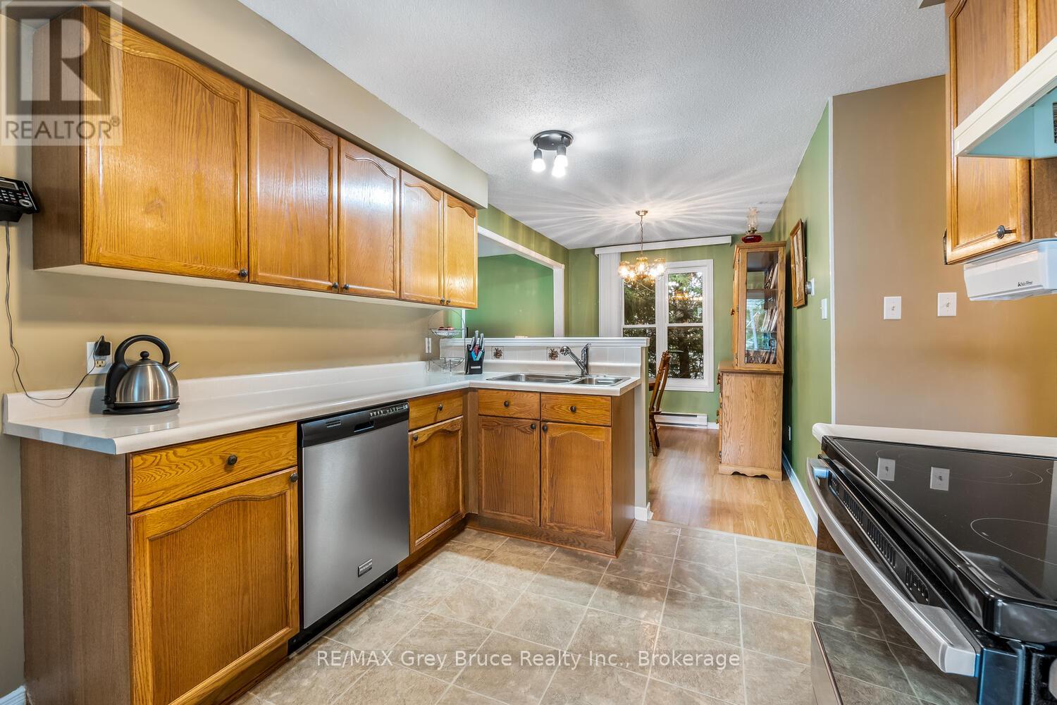 349 Taylor Street, South Bruce Peninsula, Ontario  N0H 2T0 - Photo 16 - X12472562