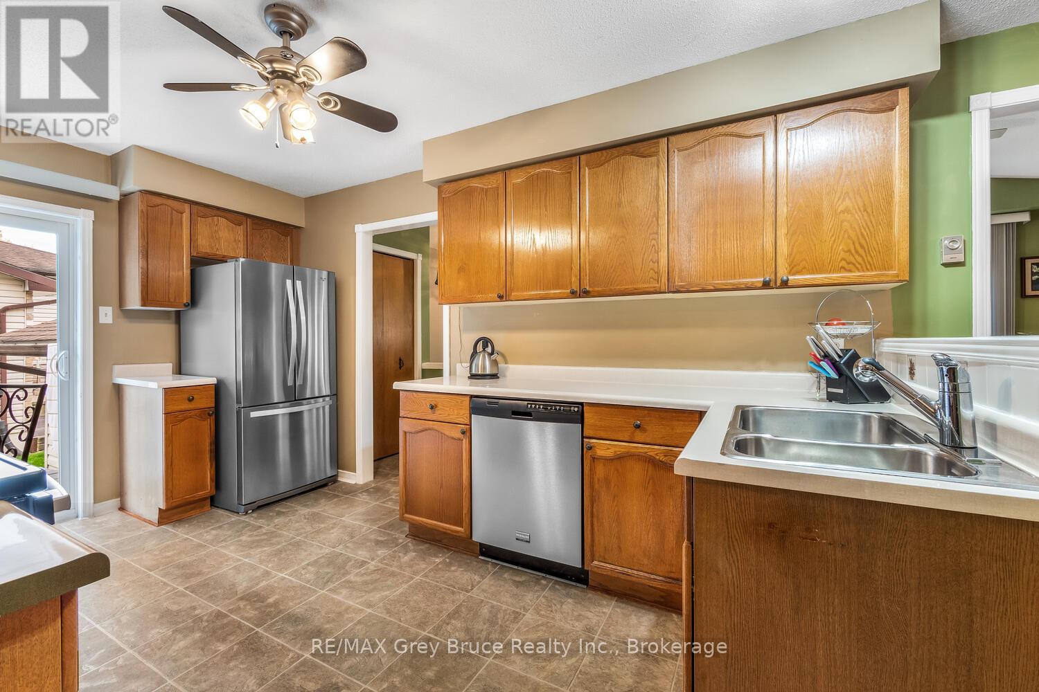 349 Taylor Street, South Bruce Peninsula, Ontario  N0H 2T0 - Photo 17 - X12472562
