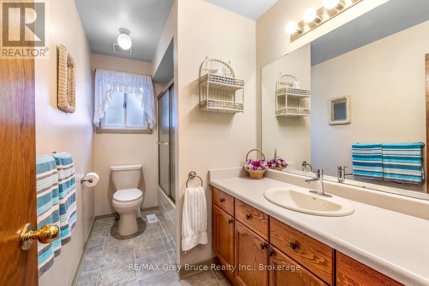 349 Taylor Street, South Bruce Peninsula, Ontario  N0H 2T0 - Photo 18 - X12472562