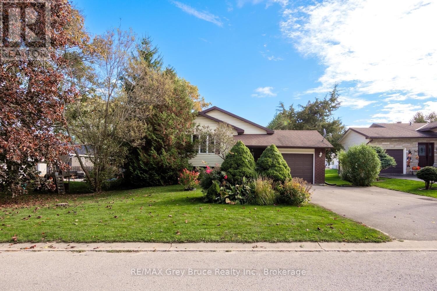 349 Taylor Street, South Bruce Peninsula, Ontario  N0H 2T0 - Photo 3 - X12472562