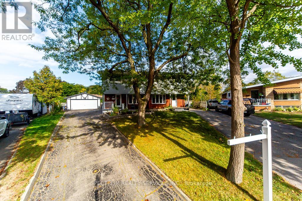 11 Carrington Court, Hamilton, Ontario  L9A 4N5 - Photo 1 - X12472465