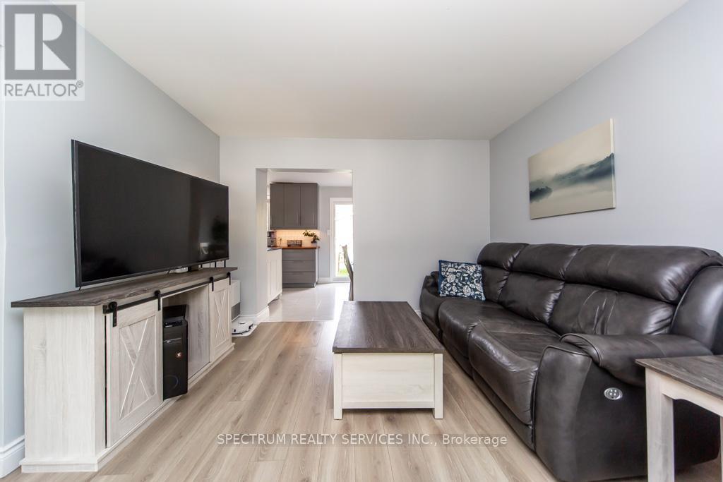 11 Carrington Court, Hamilton, Ontario  L9A 4N5 - Photo 13 - X12472465