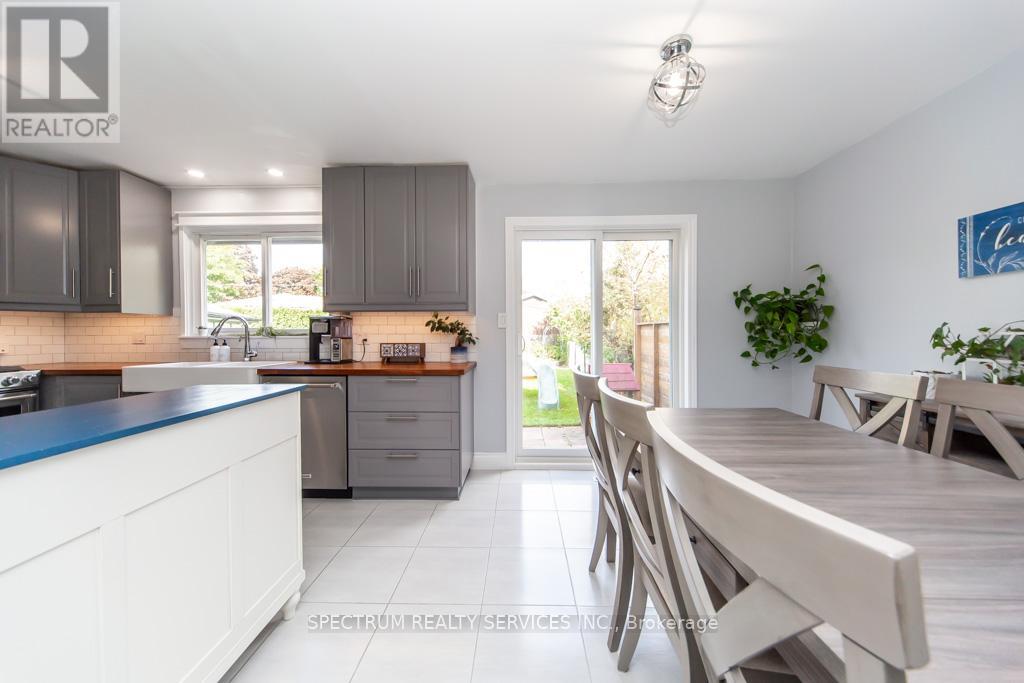 11 Carrington Court, Hamilton, Ontario  L9A 4N5 - Photo 14 - X12472465