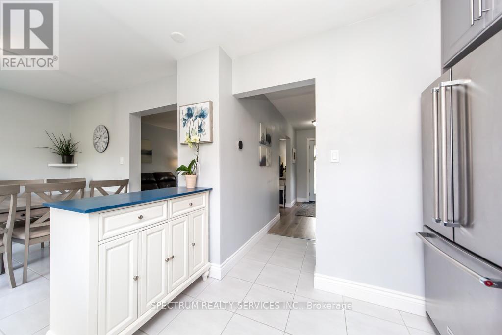 11 Carrington Court, Hamilton, Ontario  L9A 4N5 - Photo 21 - X12472465