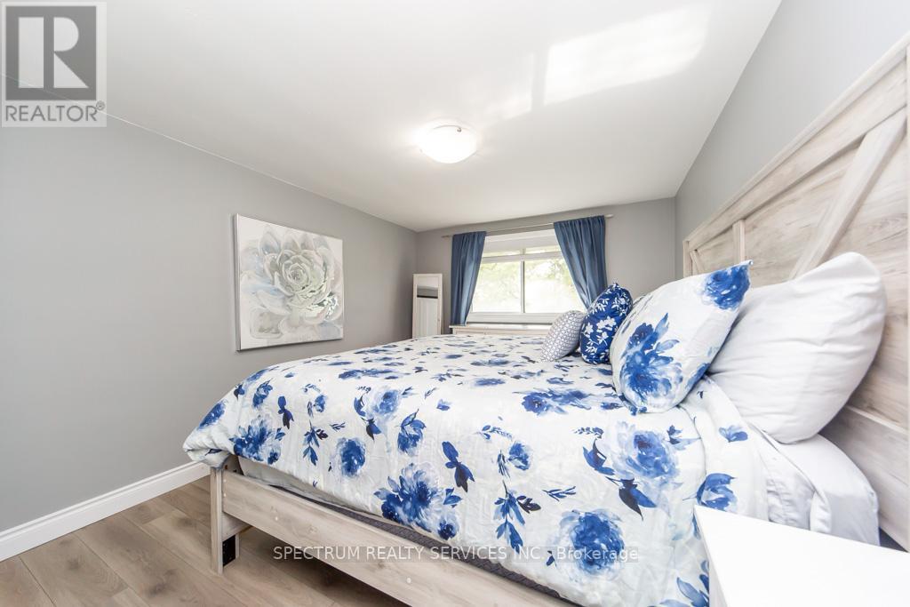 11 Carrington Court, Hamilton, Ontario  L9A 4N5 - Photo 24 - X12472465
