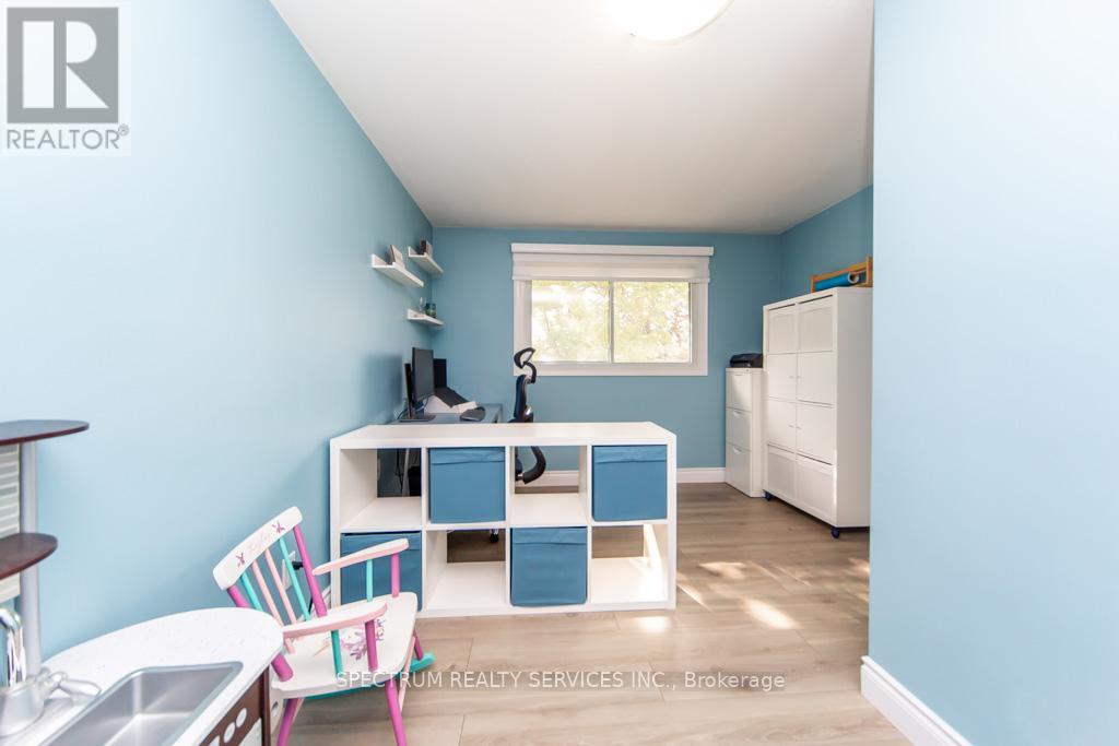 11 Carrington Court, Hamilton, Ontario  L9A 4N5 - Photo 28 - X12472465