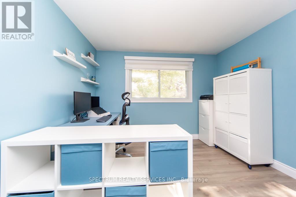 11 Carrington Court, Hamilton, Ontario  L9A 4N5 - Photo 29 - X12472465