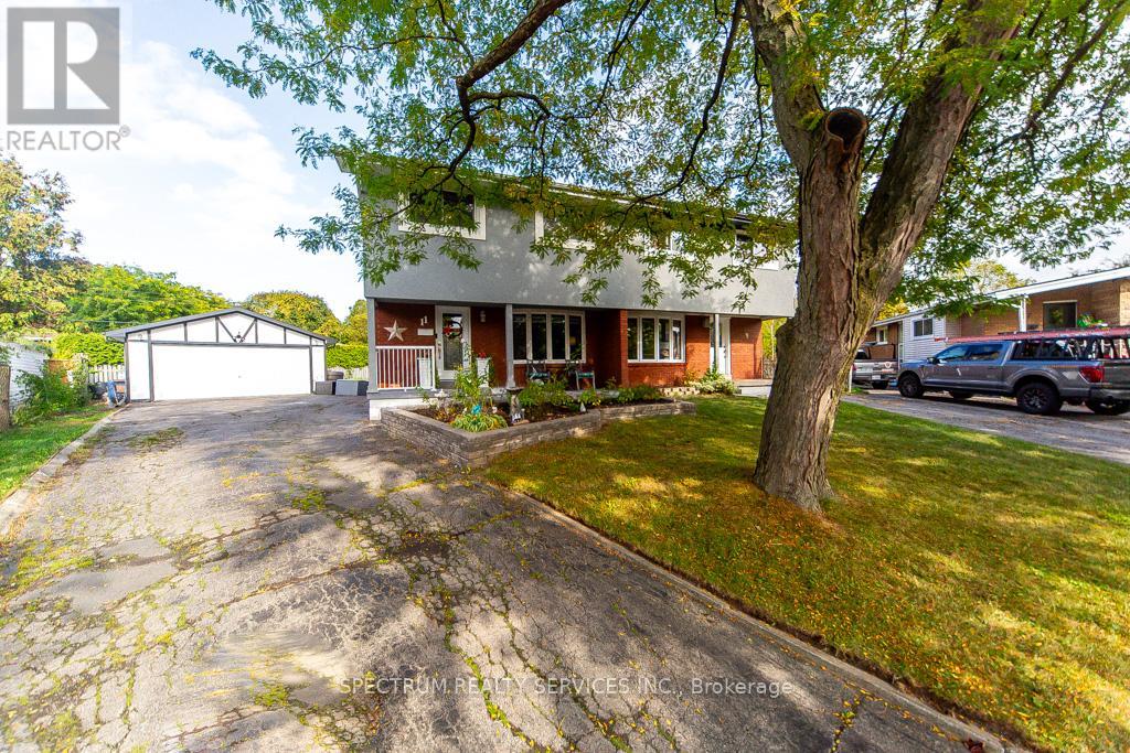 11 Carrington Court, Hamilton, Ontario  L9A 4N5 - Photo 3 - X12472465
