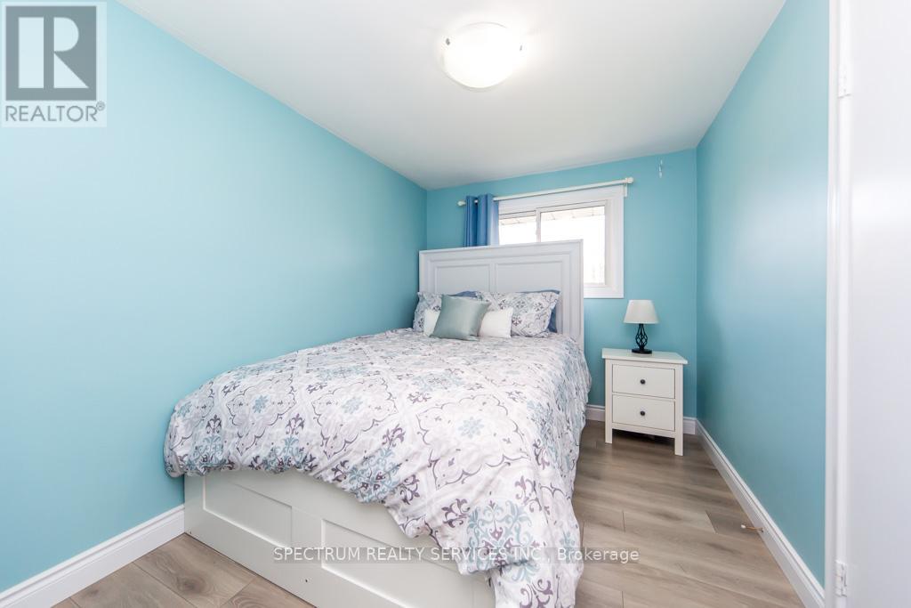 11 Carrington Court, Hamilton, Ontario  L9A 4N5 - Photo 34 - X12472465