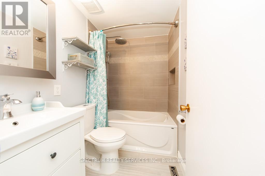 11 Carrington Court, Hamilton, Ontario  L9A 4N5 - Photo 36 - X12472465