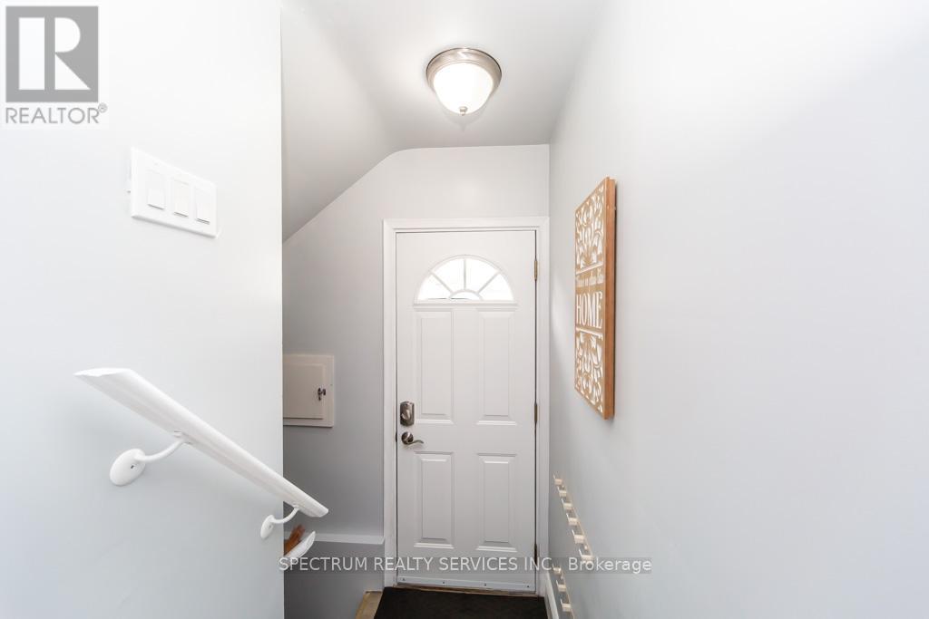 11 Carrington Court, Hamilton, Ontario  L9A 4N5 - Photo 38 - X12472465