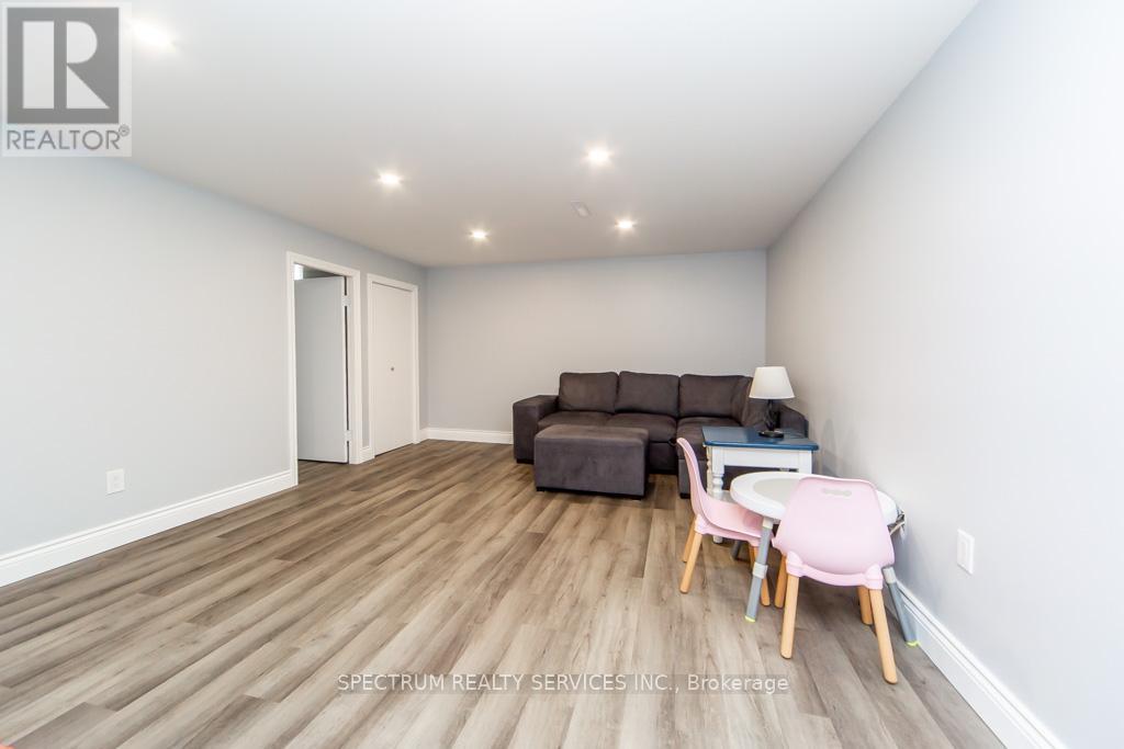 11 Carrington Court, Hamilton, Ontario  L9A 4N5 - Photo 39 - X12472465