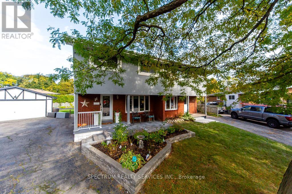 11 Carrington Court, Hamilton, Ontario  L9A 4N5 - Photo 4 - X12472465
