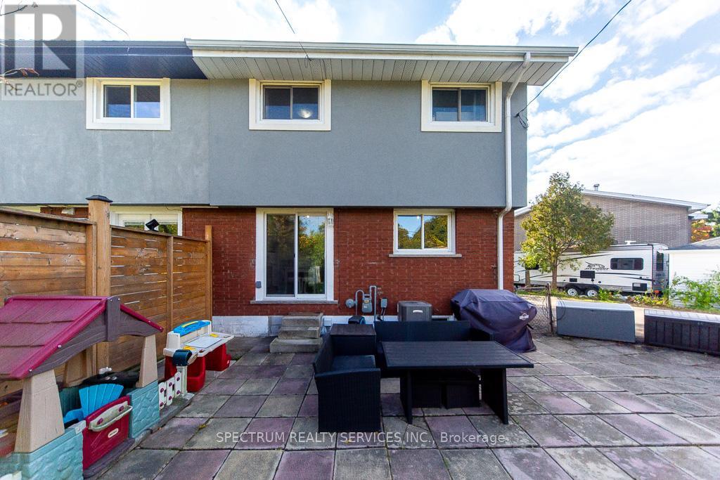 11 Carrington Court, Hamilton, Ontario  L9A 4N5 - Photo 48 - X12472465