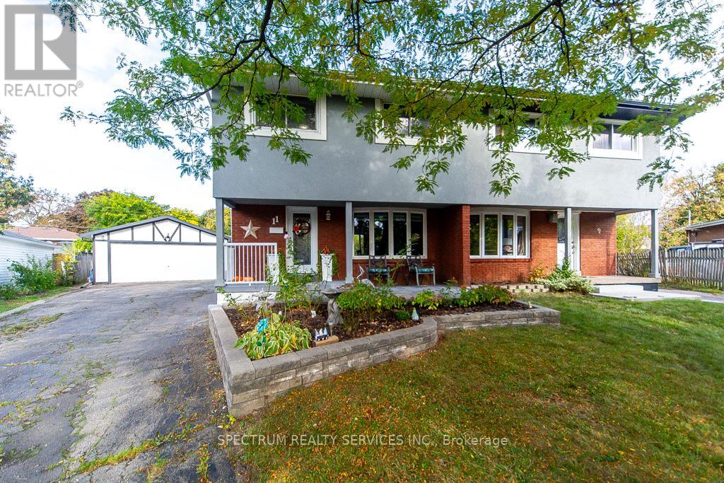 11 Carrington Court, Hamilton, Ontario  L9A 4N5 - Photo 5 - X12472465