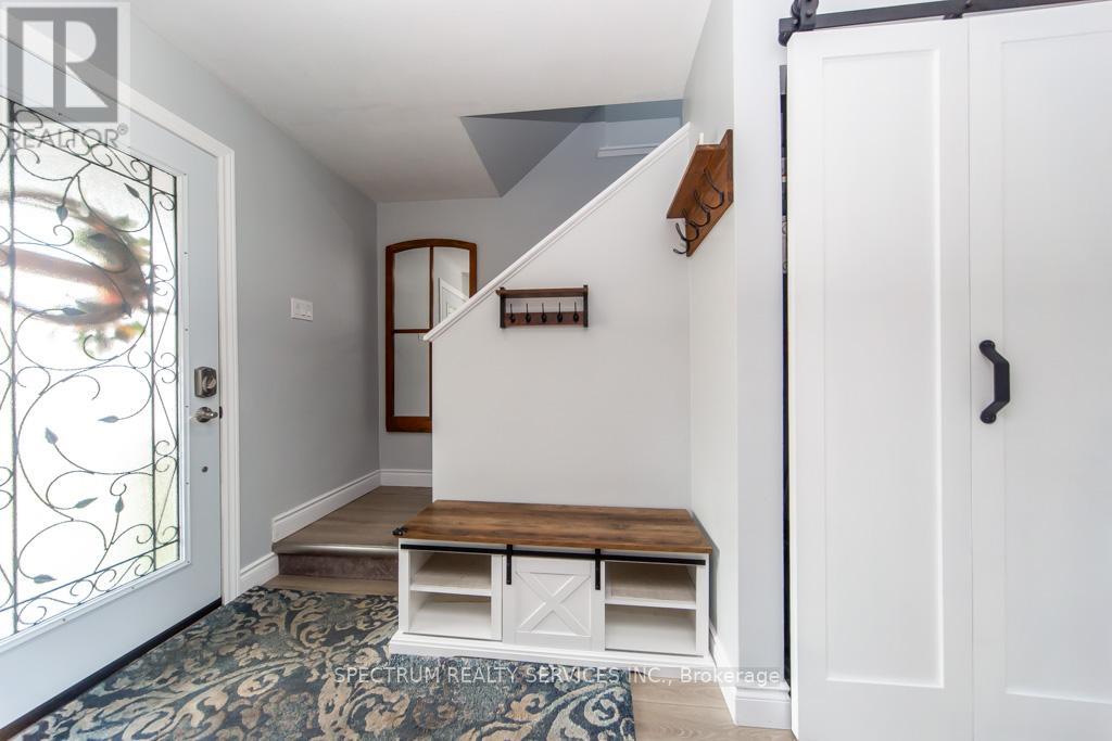11 Carrington Court, Hamilton, Ontario  L9A 4N5 - Photo 8 - X12472465