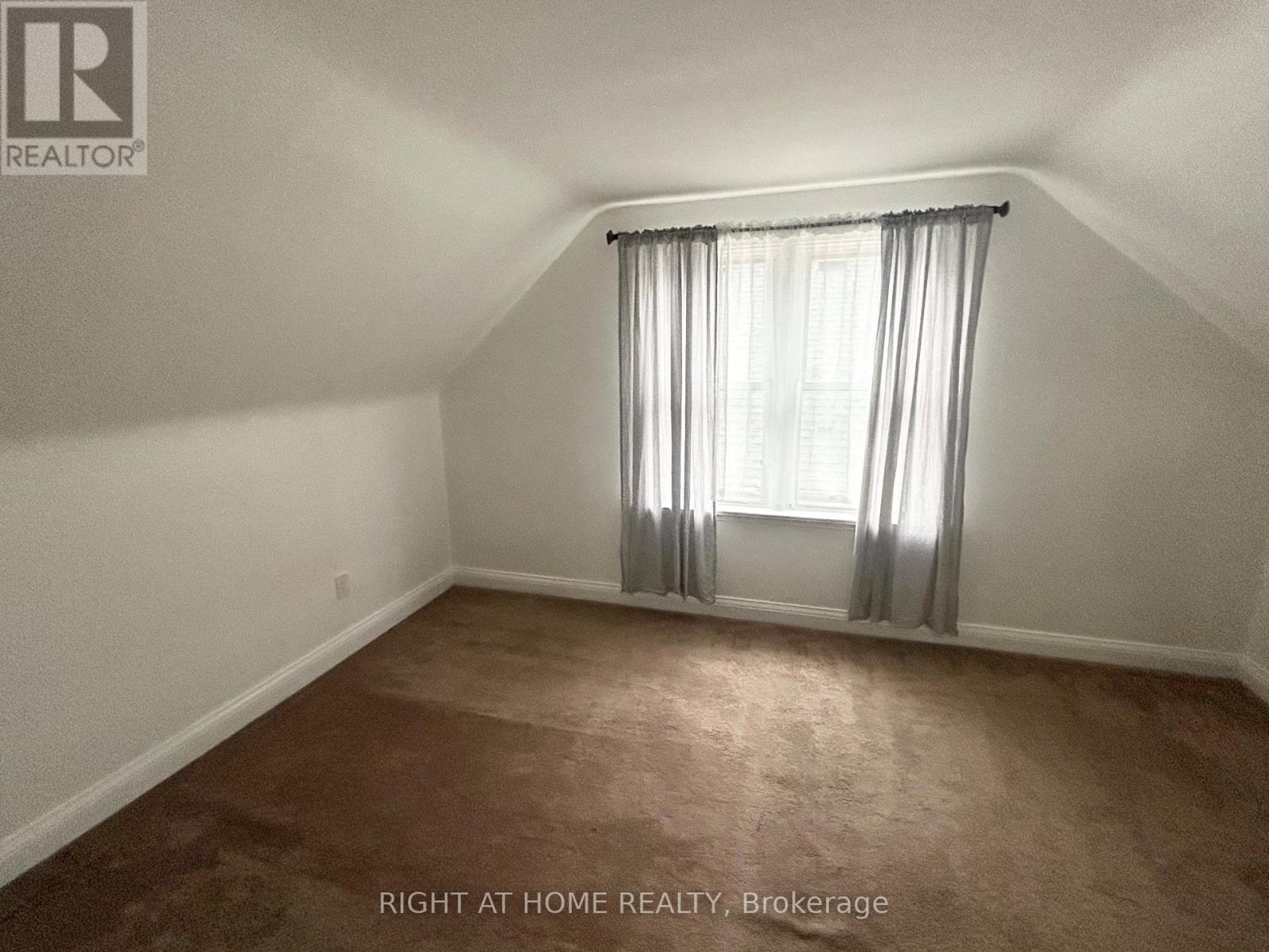 94 East 27th Street, Hamilton, Ontario  L8V 3G1 - Photo 10 - X12472467