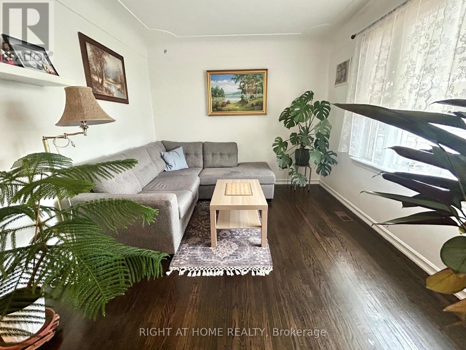 94 East 27th Street, Hamilton, Ontario  L8V 3G1 - Photo 2 - X12472467