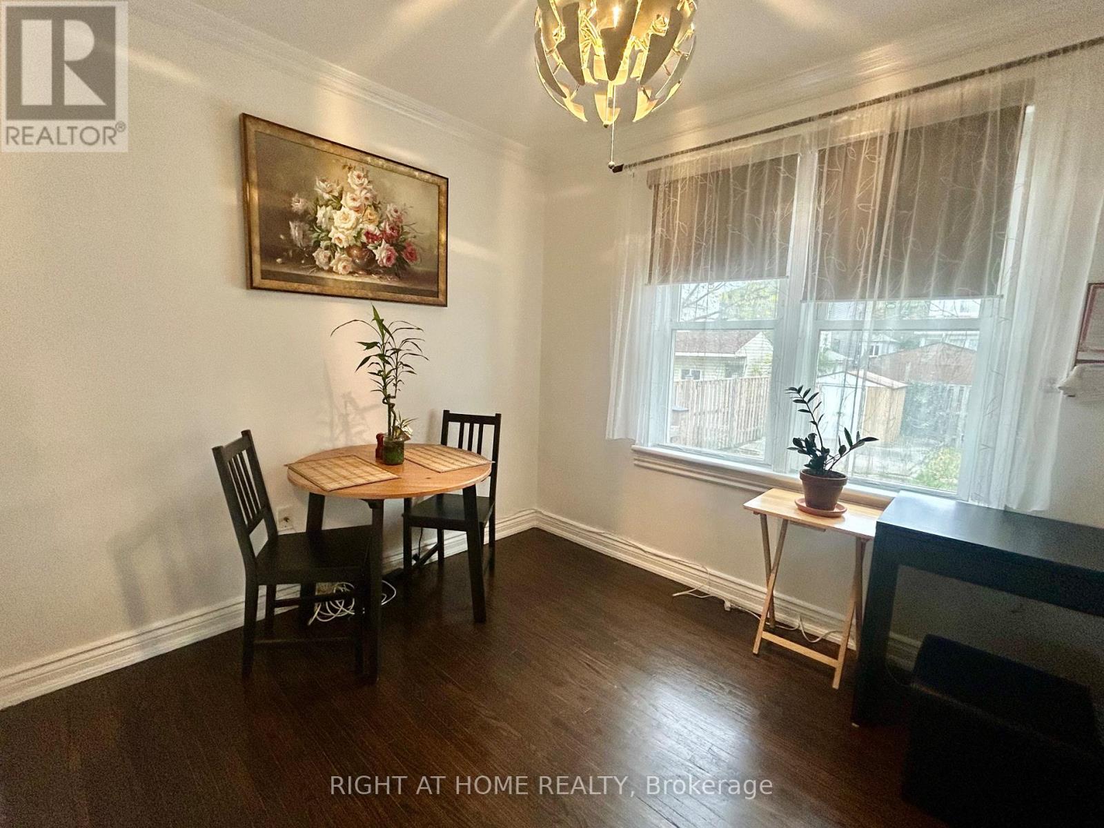 94 East 27th Street, Hamilton, Ontario  L8V 3G1 - Photo 5 - X12472467