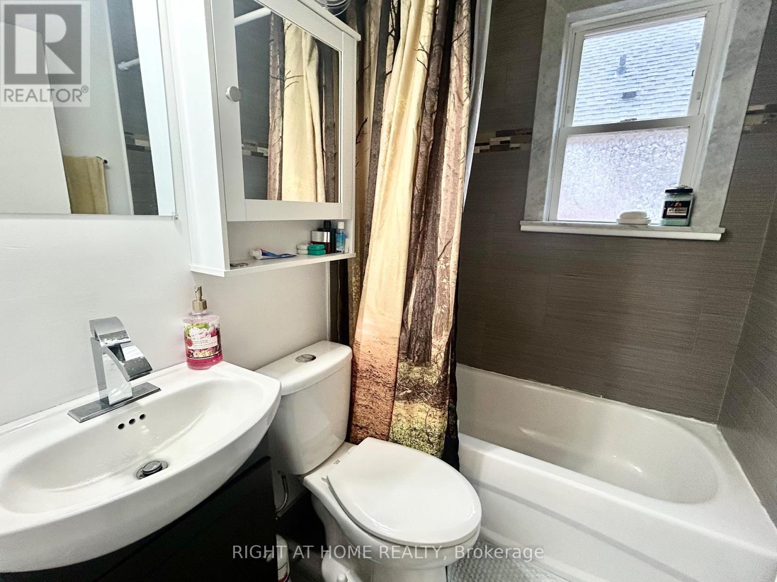 94 East 27th Street, Hamilton, Ontario  L8V 3G1 - Photo 7 - X12472467